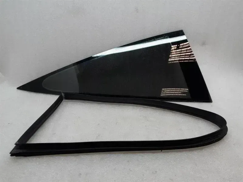 Porsche 911 996 left rear 1/4 glass 99654311106 door window 1/4 rear LH