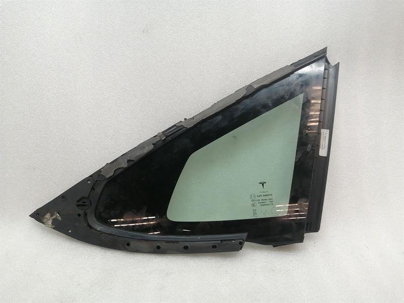 Tesla Model S Right Rear Quarter Glass 1051821-00-E Door Window 1⁄4 Rear Right