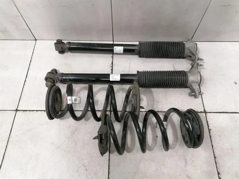 Tesla Model 3 shock absorber rear set 1044461-01-E shock absorber rear set