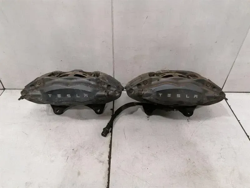 Tesla Model X 75D Front Caliper Set 1007794-00-C Front Brake Caliper Set