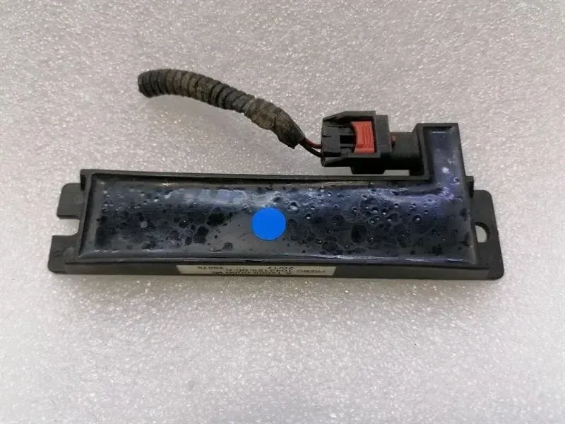 Tesla Model X 75D Aerial / Antenna 1043129-00-B Antenna Keyles Go