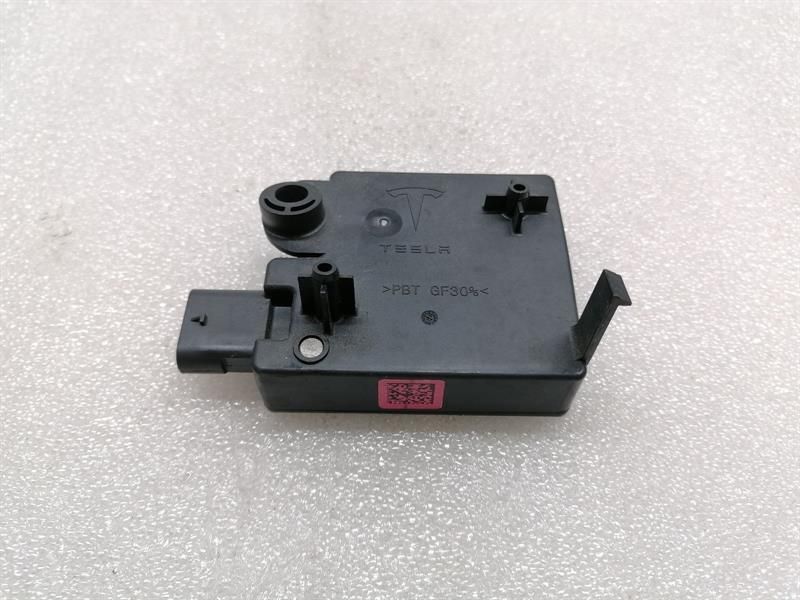 Tesla Model 3 Long Range Body Control Module 1097855-00-H Control Unit Comfort
