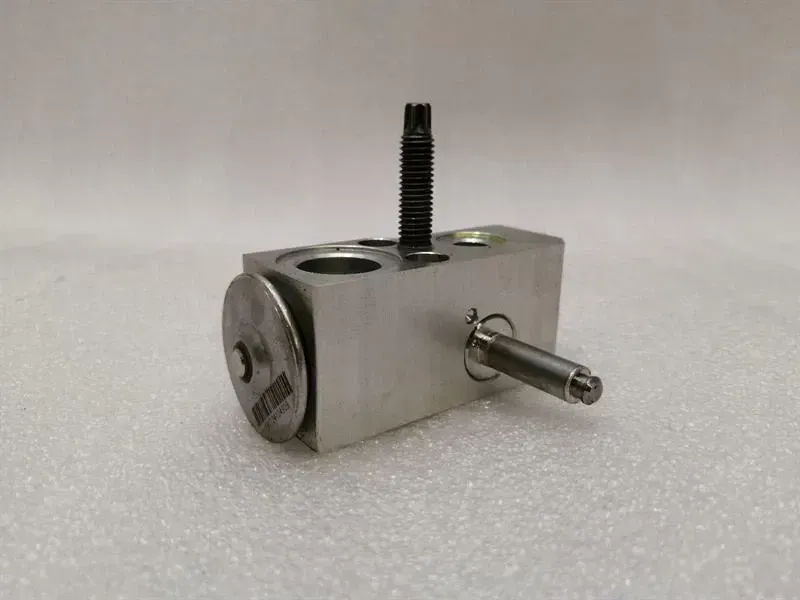 Tesla Model 3 A/C Conditioner Valve 1101878-00-A Valve