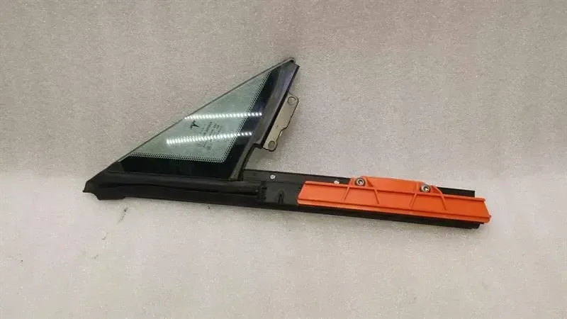 Tesla Model S 75 Right Front 1/4 Glass 6006544-00-J Door Panel 1/4 Front Right