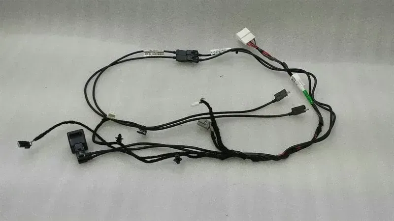 Tesla Model S 75 USB Multimedia 10064815-01-B Wiring Harness Media Hub