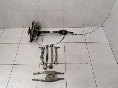 BMW M4 F82 Right Rear Hub 33302284796 wheel bearing housing rear right