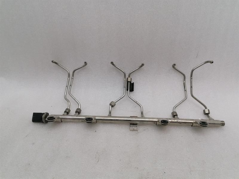 BMW 3 Series M3 F80 Fuel Rail 7848363 Injection Strip Pipe Distributor