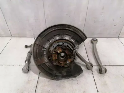 BMW M4 F82 Right Rear Hub 33302284796 Wheel Bearing Housing Rear Right