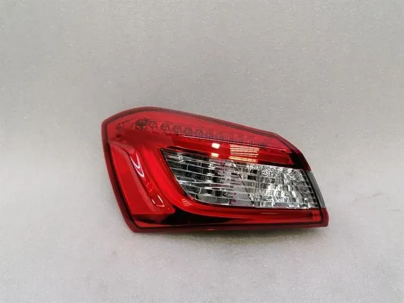 Maserati Ghibli M157 left rear light 6700084820 tail light rear left