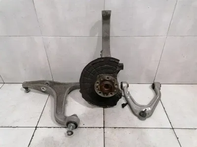 Maserati Ghibli M157 Right Front Hub 670039101 Wheel Bearing Housing Front Right