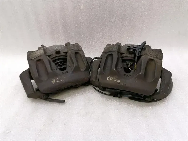 Mercedes E Class W207 Front Caliper Set A2044213581 Front Brake Caliper Set