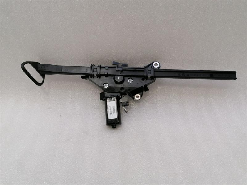 Mercedes E Class W207 Right Seatbelt Feeder A2078600457 Right Belt Feeder