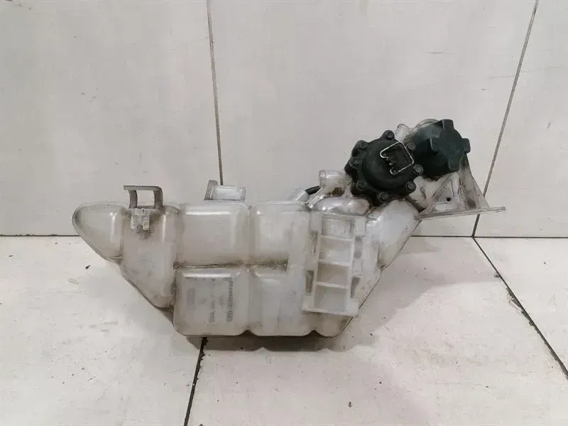 Porsche 911 997 expansion tank 99610605704 expansion tank cooling water