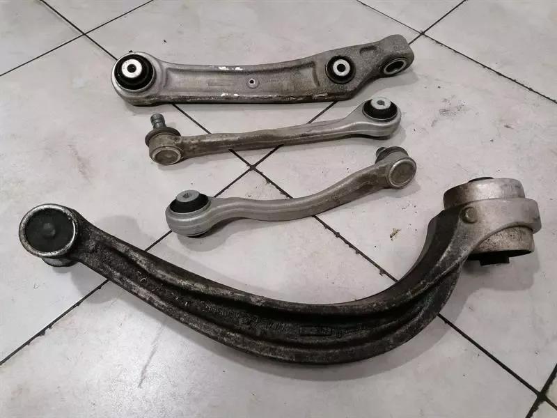 BENTLEY BENTAYGA 36A MK2 Right Front Wishbone 4M0407156E Front Right Side Handlebar