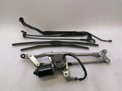 Ferrari 458 F142 Spider Front Wiper Linkage 82963900 RHD Wiper Motor Front