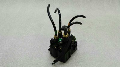 LR037082 RANGE ROVER L405 air suspension valve rear valve block