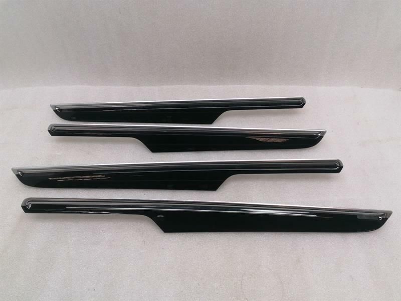 Porsche Macan 95B Door Veneer Set 95B867062D Door Bar Set Piano Paint