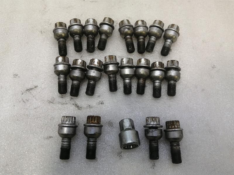Porsche 911 997 wheel bolt set wheel bolts set