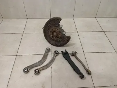 Mercedes C Class W205 Left Rear Hub A2053509713 Wheel Bearing Housing Rear Left