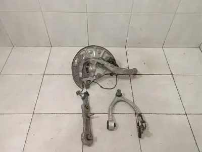 Mercedes C Class W205 Right Front Hub A2053300004 Wheel Bearing Housing Front Right