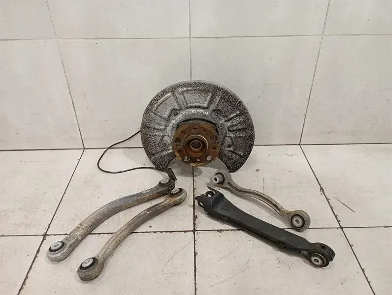 Mercedes C63 AMG W205 Left Rear Hub A2053509713 Wheel Bearing Housing Rear Left