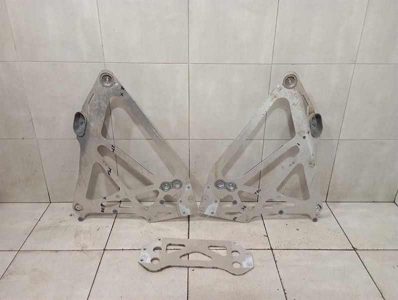 BMW 4 M4 G82 G22 rear holder bracket set 33 30 9504174 holder carrier rear sat