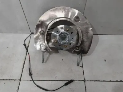 BMW 3 M3 G81 G21 LCI Right Front Hub 31 21 7883640 Wheel Bearing Housing Front Right