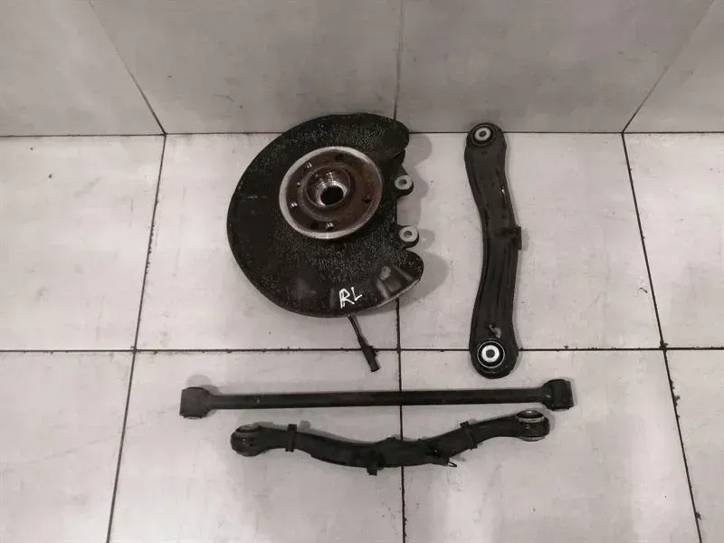 Mercedes GLS 350D Left Rear Hub A1663500408 Wheel Bearing Housing Rear Left Set