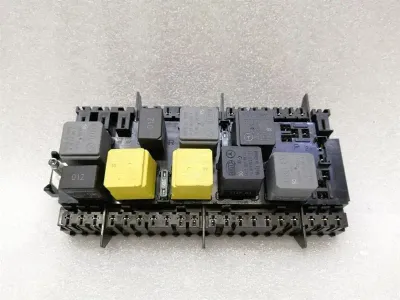 Mercedes GLS 350D Fuse Box A1669068201 Fuse Box