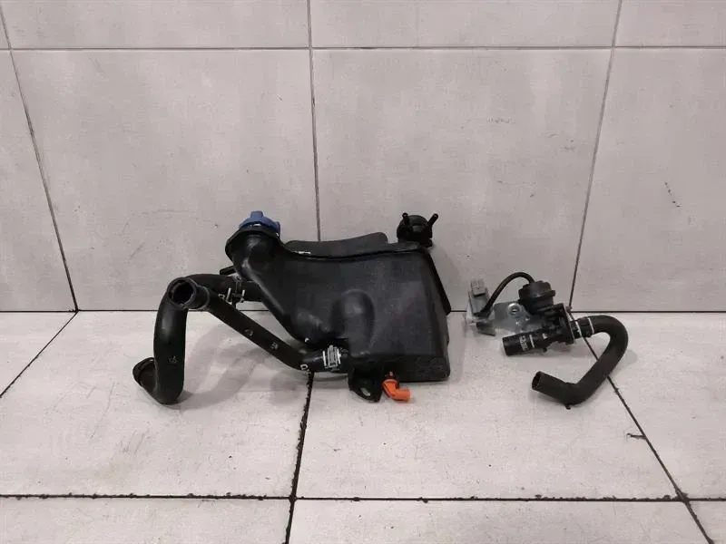 Porsche Cayman 718 GT4 Expansion Tank 98110604704 Expansion Tank Coolant