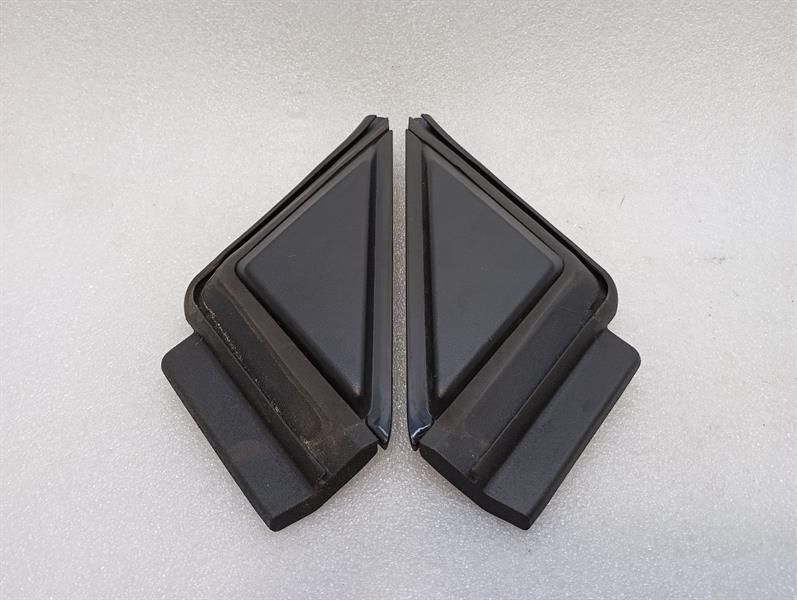 McLaren 720S Spider 14A3252SP DOOR WINDOW CORNER TRIM