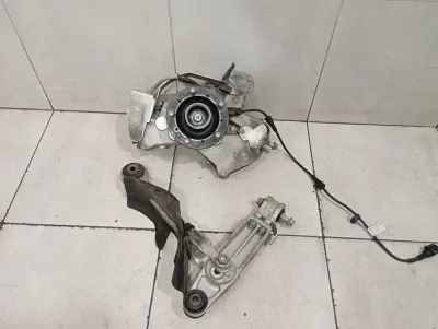 Porsche Cayman 718 GT4RS Right Front Hub 99134165881 Wheel Bearing Housing Front Re