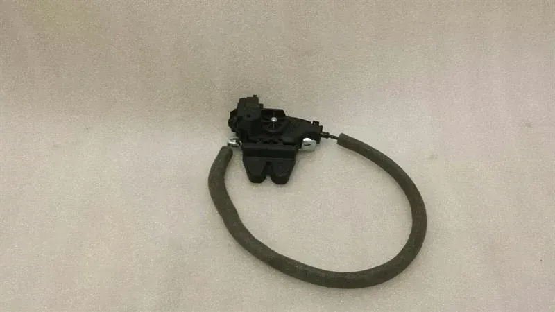 Mercedes CLS W218 Boot Lock A2047500185 Tailgate Lock