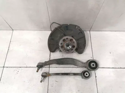 Mercedes CLS W218 Right Front Hub A2183320801 Wheel Bearing Housing Front Re 4-MATIC