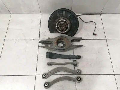 Mercedes CLS W218 Left Rear Hub Set A2123500141 Wheel Bearing Housing Rear Li Set