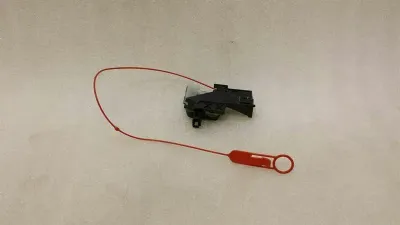 Mercedes CLS W218 Actuator Fuel Cap A2048200072 Fuel Cap Actuator