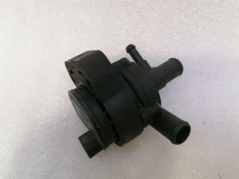 Mercedes CLS W218 additional cooling pump A2128350164 coolant pump pump