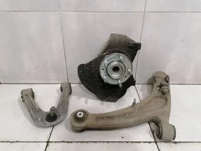 Aston Martin Vantage V8 Left Front Hub 7G43-3K185-AB Wheel Bearing Housing Front Left