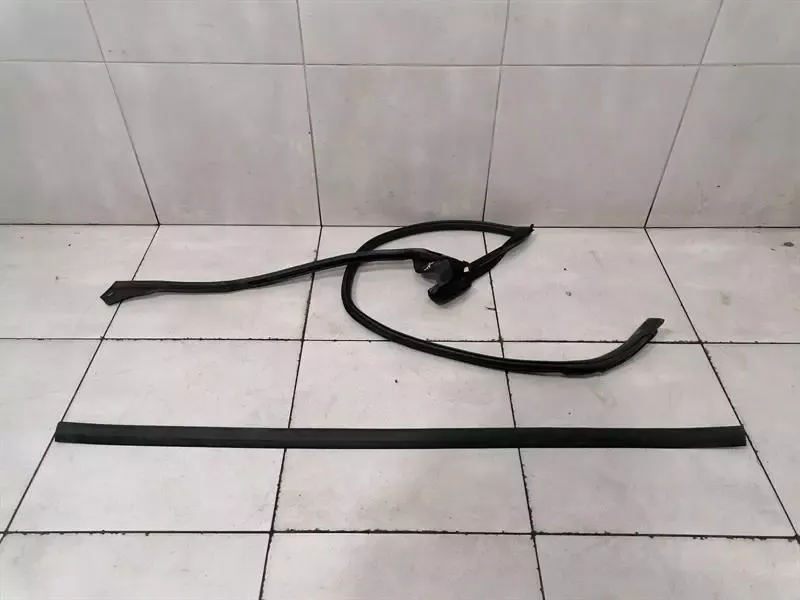 ASTON MARTIN VANTAGE V8 Door Seal KY63-C20709-A Door Seals LEFT AM6 2019