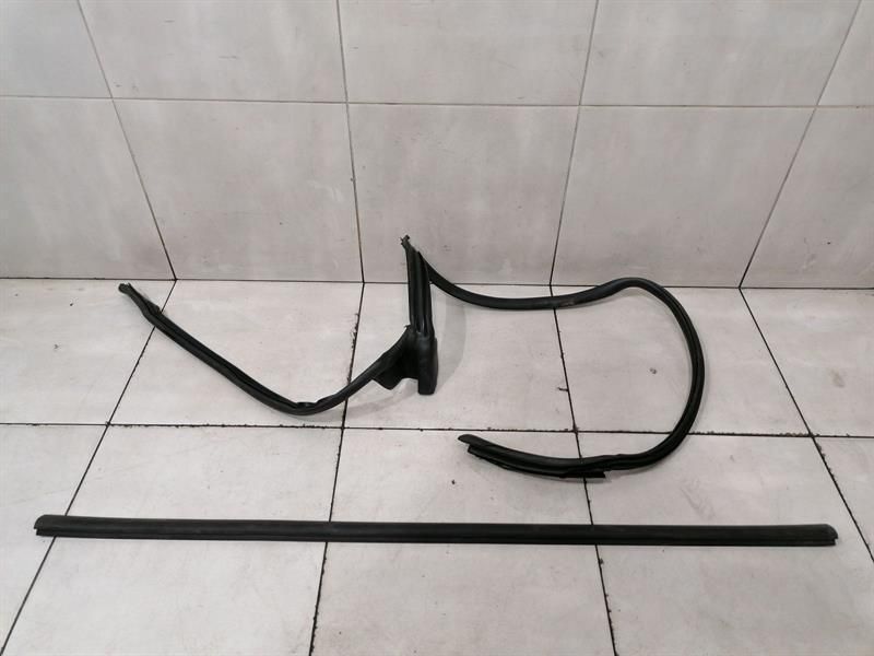 ASTON MARTIN VANTAGE V8 Door Seal KY63-C20708-A Door Seals RIGHT 2019 AM6