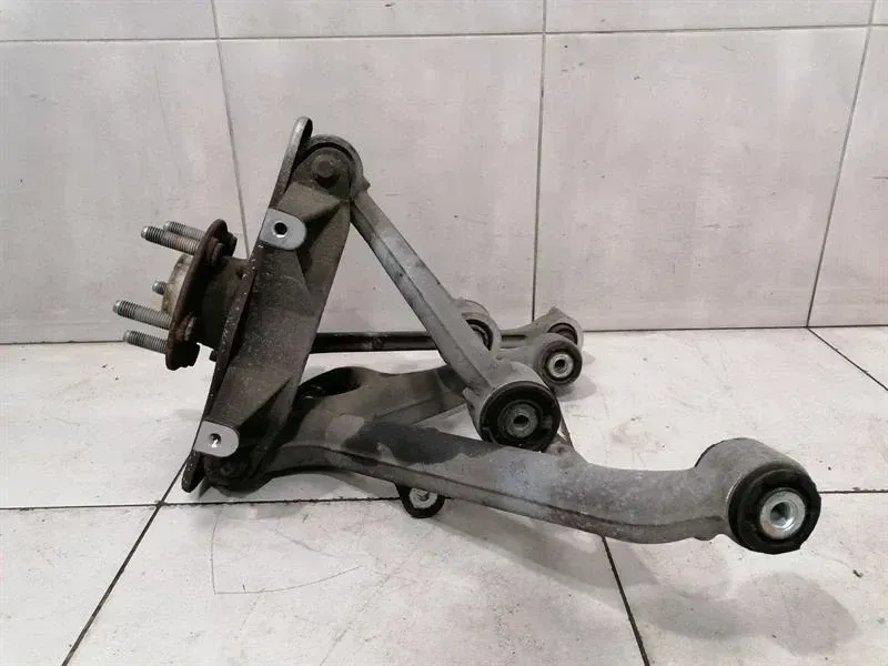 ASTON MARTIN VANTAGE V8 Right Rear Hub 8D33-5A970-AB Wheel Bearing Case Rear Re