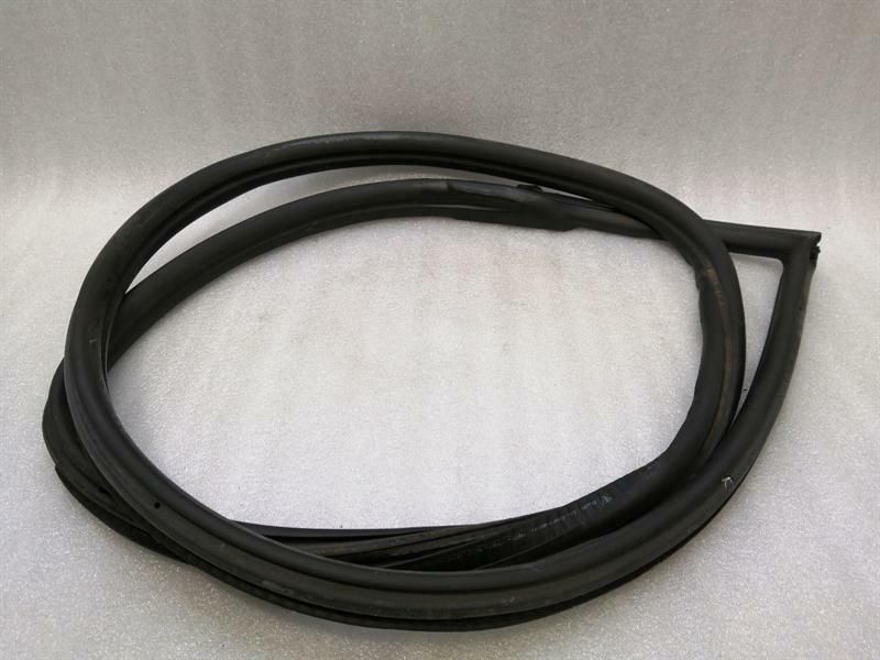 Porsche Cayman 987 Right Door Seal 98753707601 Door Seals Re