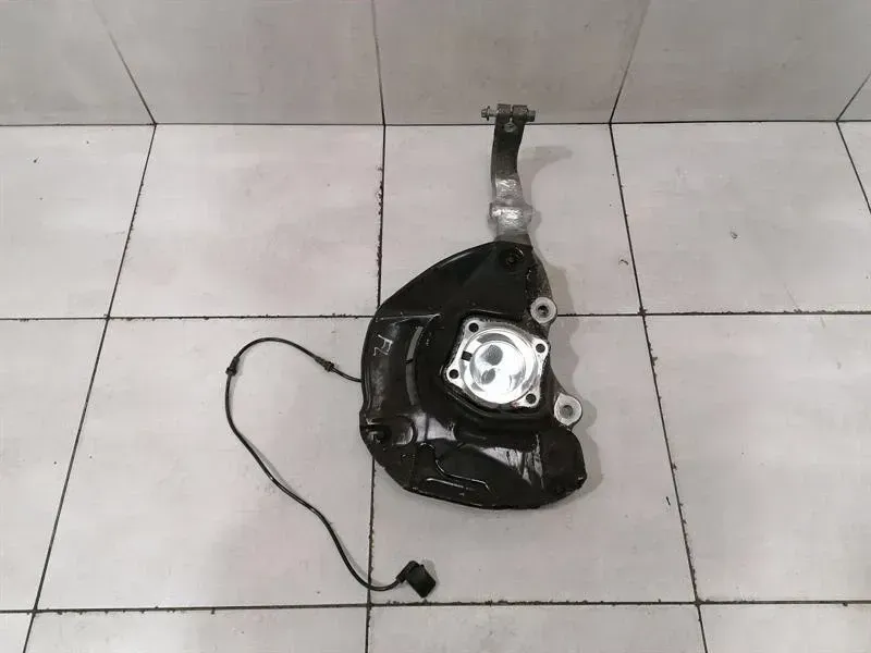 Mercedes S-Class W222 Left Front Hub A2223321901 Wheel Bearing Housing Front Left