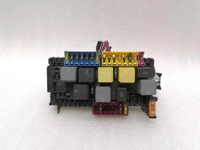 Mercedes GLS 350D Fuse Box A1669068201 Fuse Box