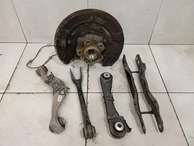 BMW 7 Series G11 Left Rear Hub 6865661 SET SET Wheel Bearing Housing Rear Left