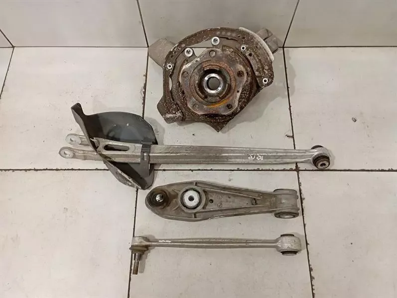 Porsche Cayman 981 Right Rear Hub 98133115807 Wheel Bearing Case Rear Right