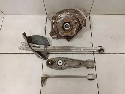 Porsche Cayman 981 Right Rear Hub 98133115807 Wheel Bearing Case Rear Right