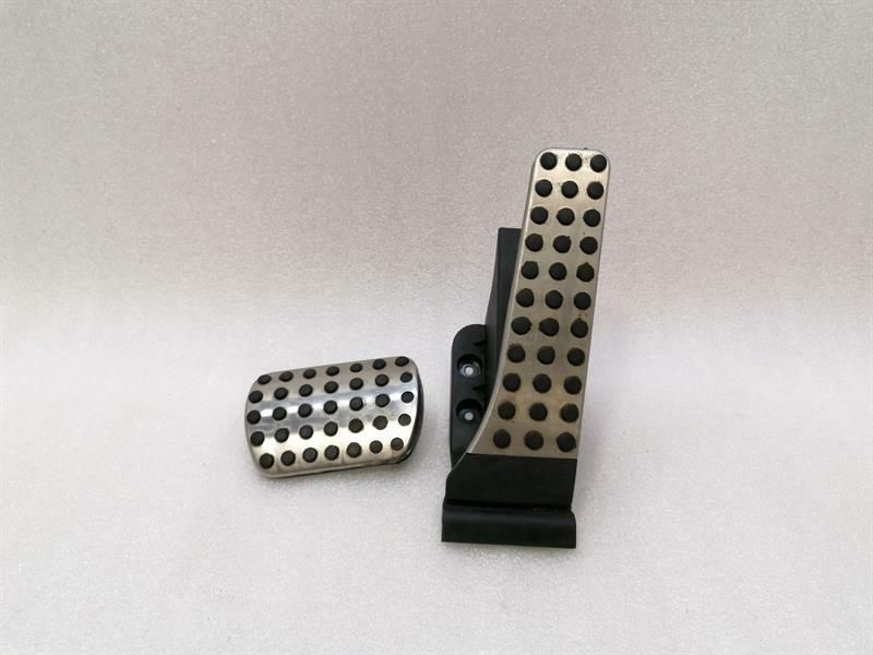 Mercedes CLS W218 Gas Pedal (Electrical) A2043000204 Accelerator Pedal