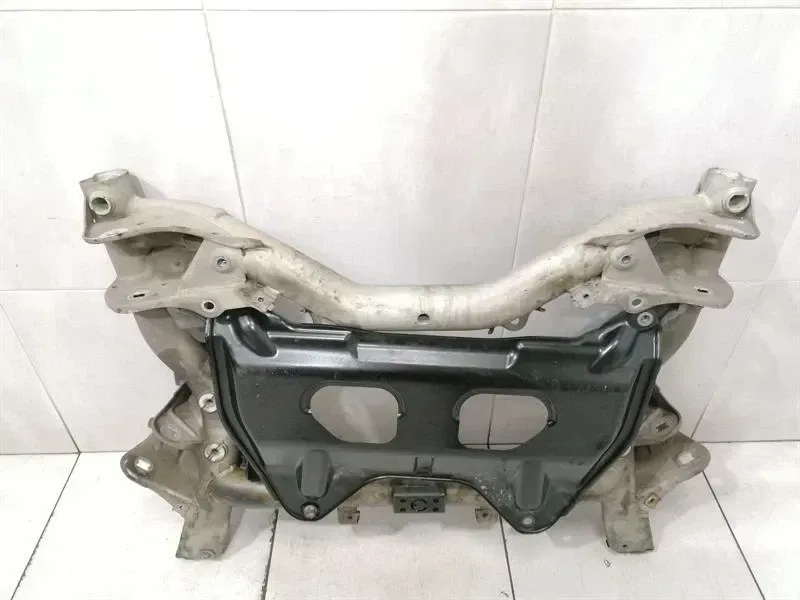 Mercedes CLS W218 Beam Subframe Front A2186280157 Front Axle Carrier
