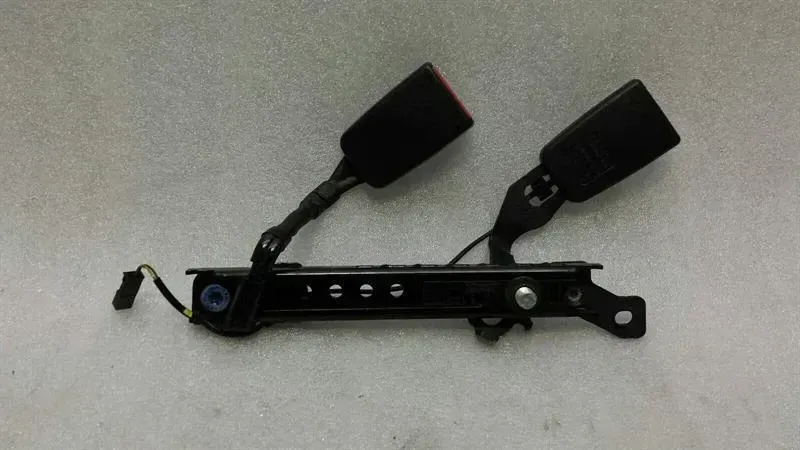 Mercedes S W221 belt buckle rear right A2218601269 belt buckle rear right